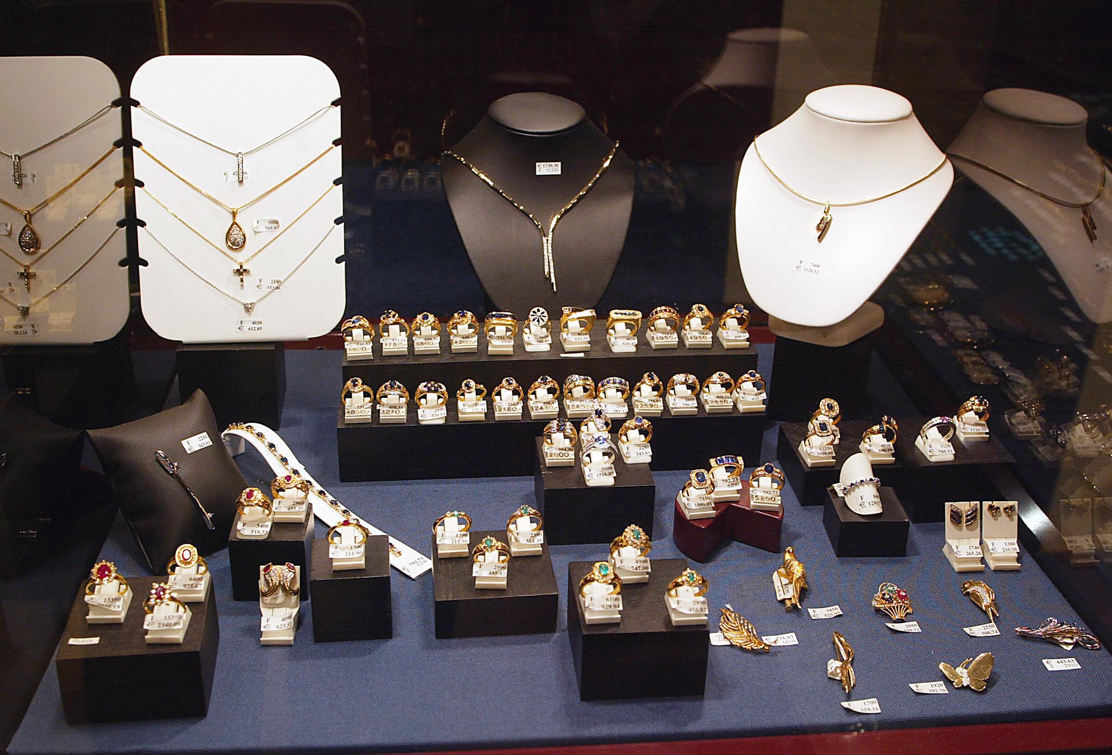 Réunion de conso à Villeurbanne bijoux pour femmes de 25 à 55 ans Réunion de conso à Villeurbanne bijoux pour femmes de 25 à 55 ans