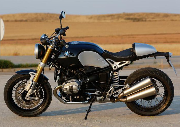 PARIS – propriétaire de BMW R-Nine T PARIS – propriétaire de BMW R-Nine T