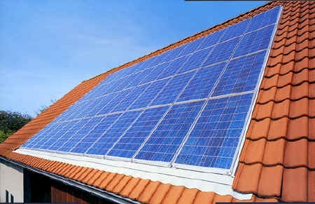 PARIS - Propriétaires de maison avec panneaux solaires PARIS - Propriétaires de maison avec panneaux solaires
