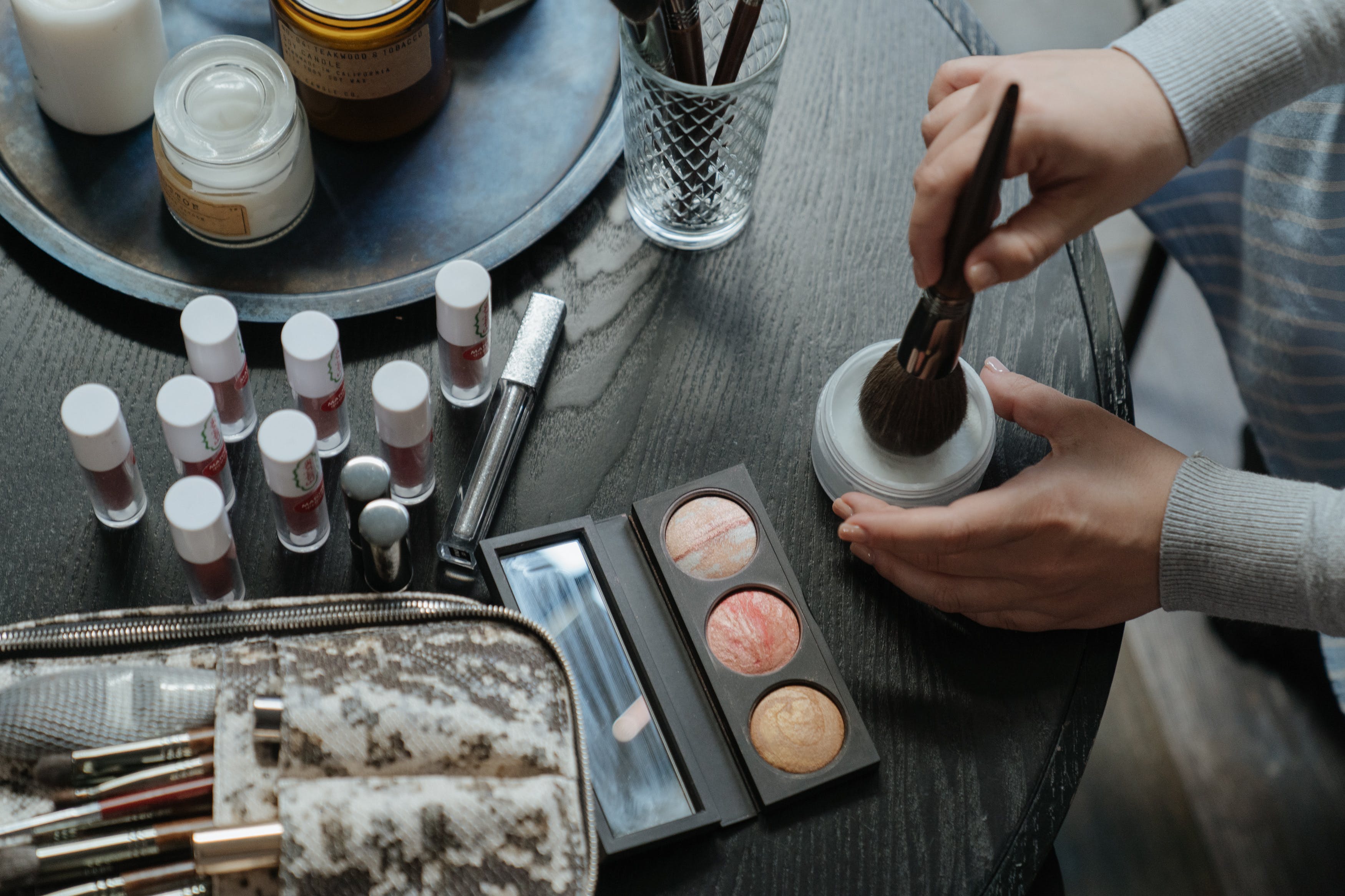 Etude sur le maquillage Nous recherchons des femmes de 20 à 35 ans acheteuses et utilisatrices de maquillage en GMS Etude sur le maquillage Nous recherchons des femmes de 20 à 35 ans acheteuses et utilisatrices de maquillage en GMS